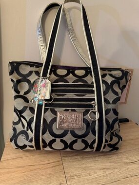 Coach Poppy Op Art Signature Tote w/hangtag!